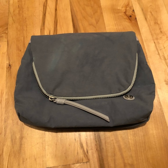 Lululemon purse or trade for a dash n splash hat - Picture 1 of 3